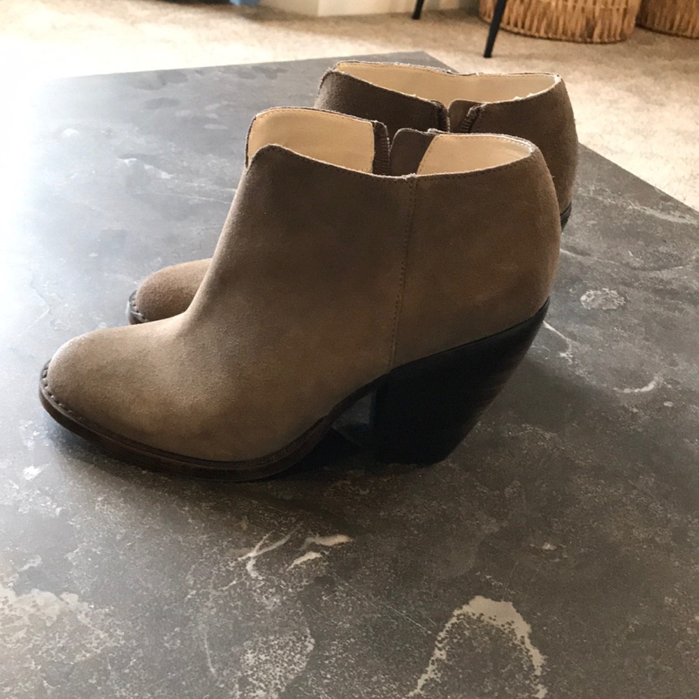 New size 8 bootie